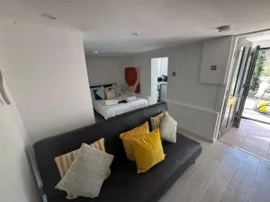 Swansea Studio Flat, 1-Bedroom, Central - Sketty