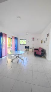 Blue apt H1 - two queen bedroom - POOL-