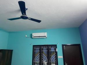 Lakeside Home Stay Villa