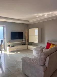 Casa Yuliya with lake view! - Regoledo