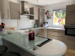 Maisons de vacances Private house, 3 bdr, heated pool & pool house : photos des chambres