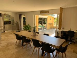 Maisons de vacances Private house, 3 bdr, heated pool & pool house : photos des chambres