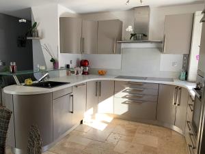 Maisons de vacances Private house, 3 bdr, heated pool & pool house : photos des chambres