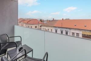 Luxury Grey Apartments - Central, Free Parking, Self Check-In