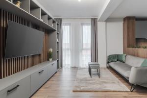 Luxury Grey Apartments - Central, Free Parking, Self Check-In