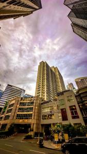 Forbeswood Parklane BGC suite near st Lukes