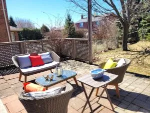Cozy Charming sunlit Lower Level Apartment - Innisfil