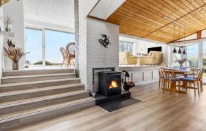 Gorgeous Home In Hals With Wifi