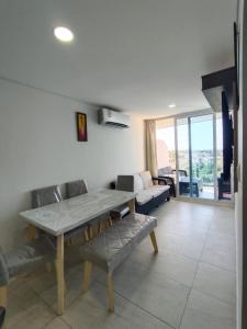 Apto Vista Mar 2 cuadras Playa, Jaccuzi BBQ Wifi Parqueadero y Ascensor 7 Piso