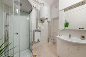 Heart of the City - spacious apartment with AC -by Astoria