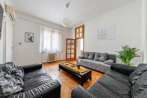 Heart of the City - spacious apartment with AC -by Astoria - Hoteles de 3 estrellas en Budapest