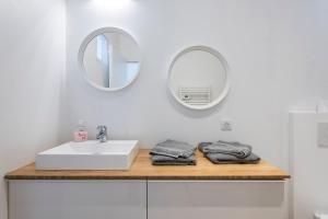 Appartements Vue Golfe St Tropez a Ste Maxime YourHostHelper : photos des chambres