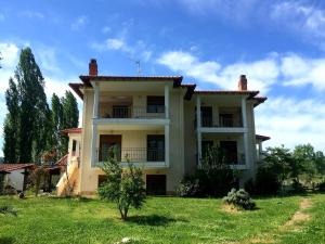 Luxurius comfy 2-floor Apartment With Big Yard - 4hvězdičkové hotely ve městě Sikia