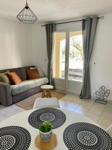 Appartement Climatisé Terrasse et Piscine Le Baptistou