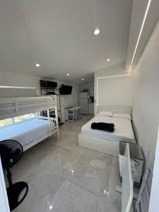 Modern and cozy room - صني آيلز بيتش