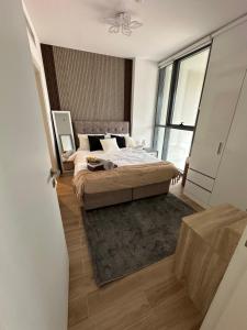 Holiday Family Friendly Apartment with Pool Access Near yass Island DABAS3