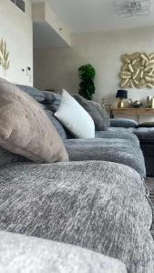 Holiday Family Friendly Apartment with Pool Access Near yass Island DABAS3