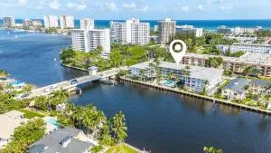 Renovated 2BR 2BA Waterfront Retreat with Stunning Intracoastal Views with Pool, Gym, Balcony - 布卡拉顿