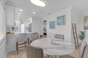 Waterfront 2BR Escape - Pool, Gym & Balcony with Intracoastal Views