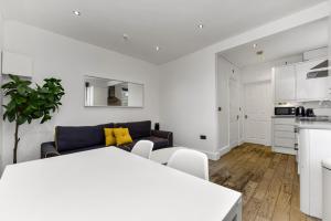 Central, modern 1 Bed in Kennington, Sleeps 4