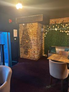 The Limes Bar and Hotel