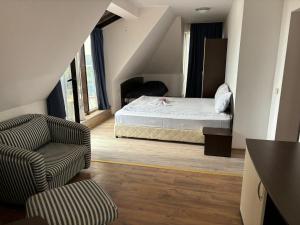Family Room (2 Adults + 1 Child) room in Hotel Katerini