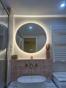 Appartements Elegant studio between train station and city center : photos des chambres