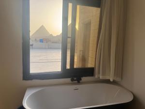 The Sphinx Of Pyramids INN