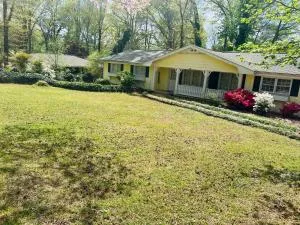 Spacious ranch home near Stone Mountain - Lilburn