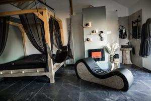 Love-Room BreakyWell