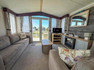 Stunning Caravan With Decking, Nearby Hunstanton Beach Ref 23232K