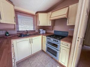 4 Berth Nearby Hunstanton Beach In Norfolk Ref 13018L