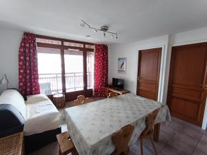 Appartements Residence Plein Soleil - Appartement plein sud avec superbe vue, balcon, parking. MAE-9004 : photos des chambres