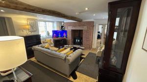 4 Bed Farmhouse Alton Towers Chatsworth Polar Bear