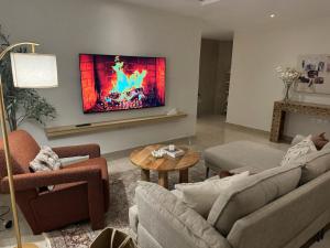 5 mins to Boulevard City Luxury Apartment