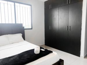 Casa Napoli piscina privada, con 5 dormitorios cerca al centro comercial el dorado