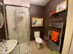 Beautiful renovated stone house for Dog friendly, Quayside location