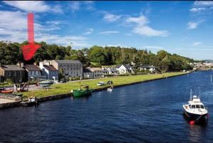 Beautiful renovated stone house for Dog friendly, Quayside location