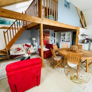 Appartements T4 spacieux au-dessus d-un centre equestre, proche bord de mer : photos des chambres