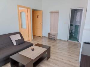 Приятелската къща