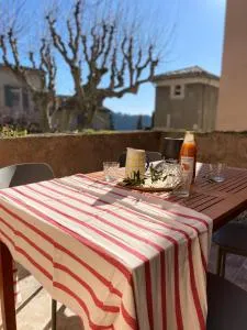 La terrasse du château - Le Barroux