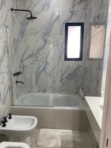 Casa amplia y moderna