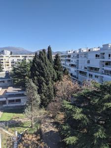 Cozy & Sunny 2-bedroom in best location in the city