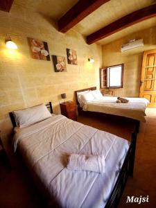 Ta Majsi with indoor pool