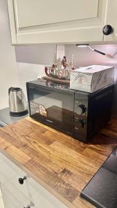 Modern Studio with Balcony - Close to Metro & Marina