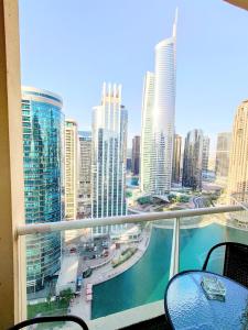 Modern Studio with Balcony - Close to Metro & Marina