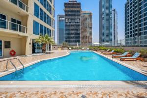 Modern Studio with Balcony - Close to Metro & Marina