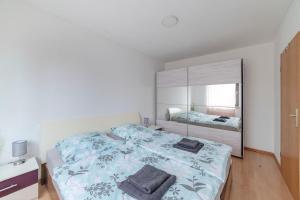 Schöne, möblierte Wohnung mit Balkon und Tiefgarage