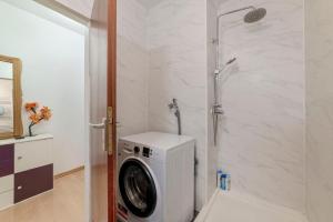 Schöne, möblierte Wohnung mit Balkon und Tiefgarage
