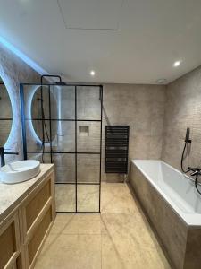 Villas Villa in Roquefort-les-Pins : photos des chambres